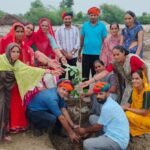 एक पौधा मां के नाम” अभियान के तहत हरियालो राजस्थान पर राजीविका आसींद ने मां की याद में लगाए पौधे