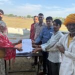 शिखरानी ग्राम में मुख्यमंत्री मंगला पशु बीमा योजना के तहत पॉलिसी वितरण