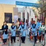साइकिल वितरण कार्यक्रम संपन्न, छात्राओं के चेहरे खिले